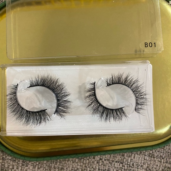 Lashes - Picture 6 of 8